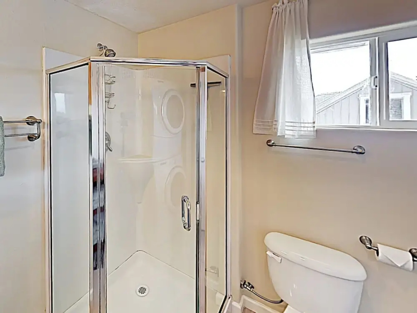 New Listing! Spacious Riverfront Gem W/ Firepit 3 Bedroom Home