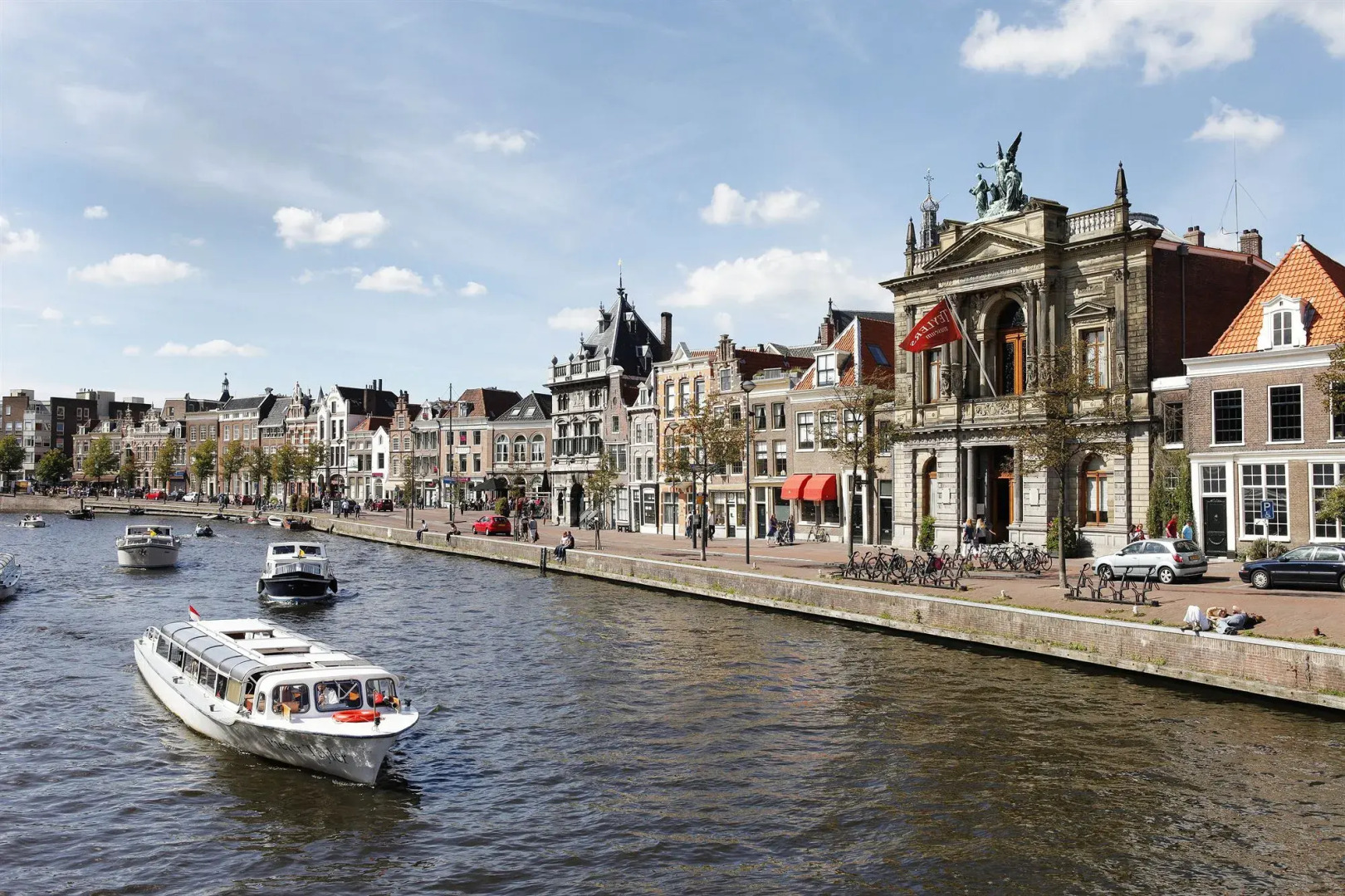 Carlton Square Hotel