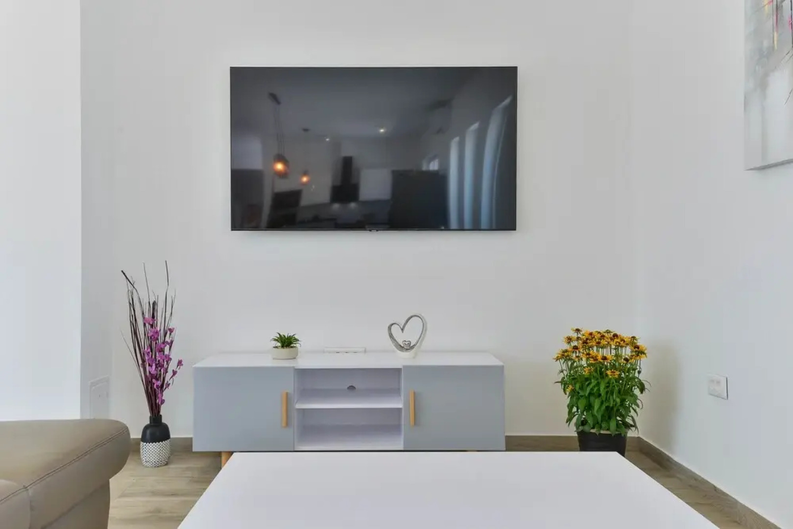 Modern & spacious villa with pool AE1445