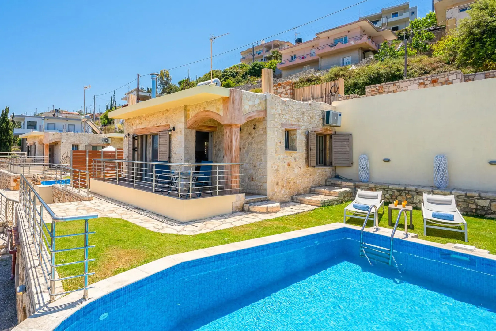 Stefania Villa Dio in Roumeli