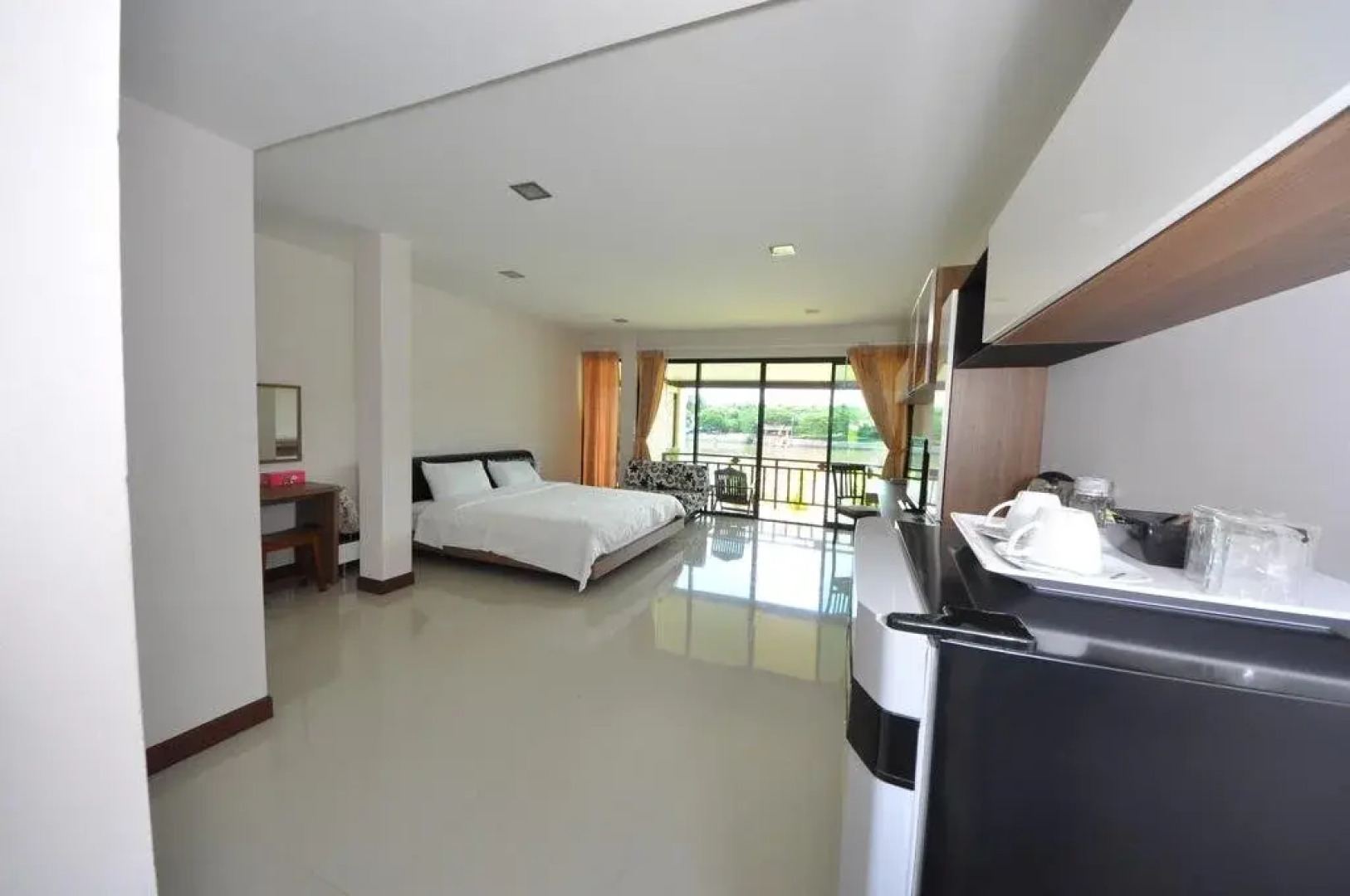 Maeklong Marina Resort