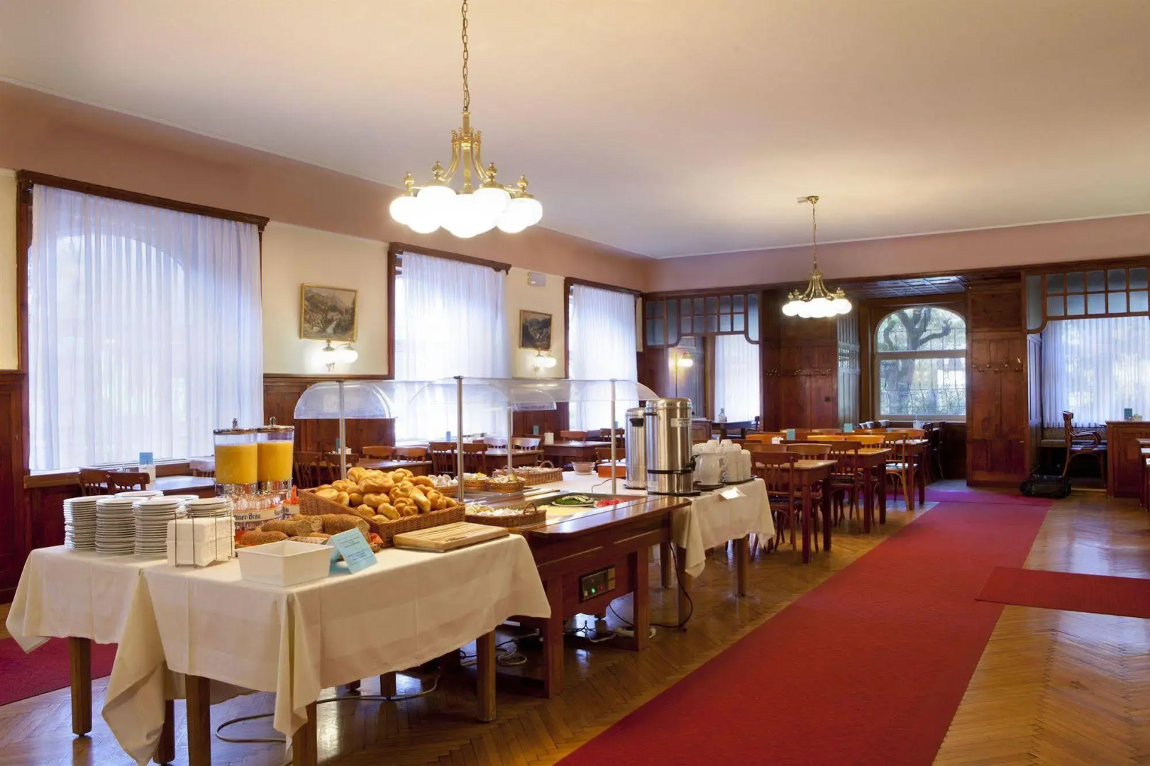 Euro Youth Hotel & Krone