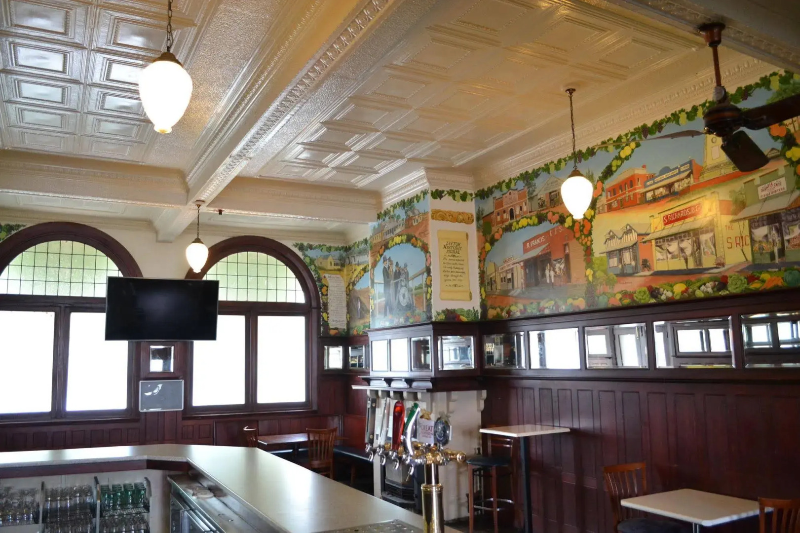 Historic Hydro Motor Inn