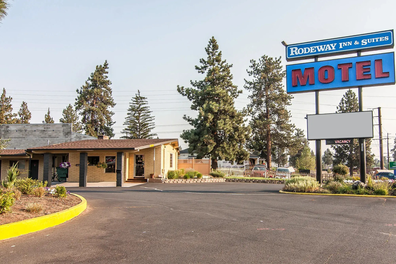 Rodeway Inn & Suites