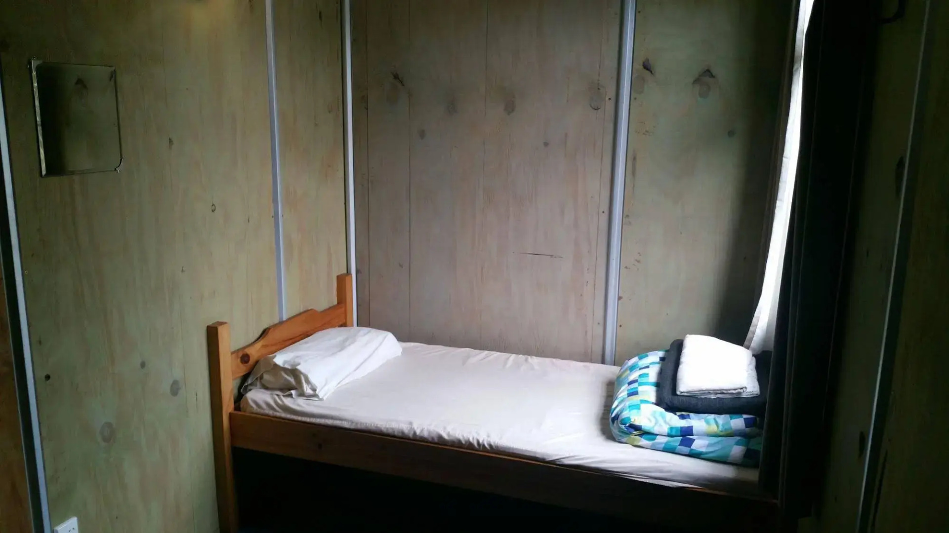 The Crossing Backpackers