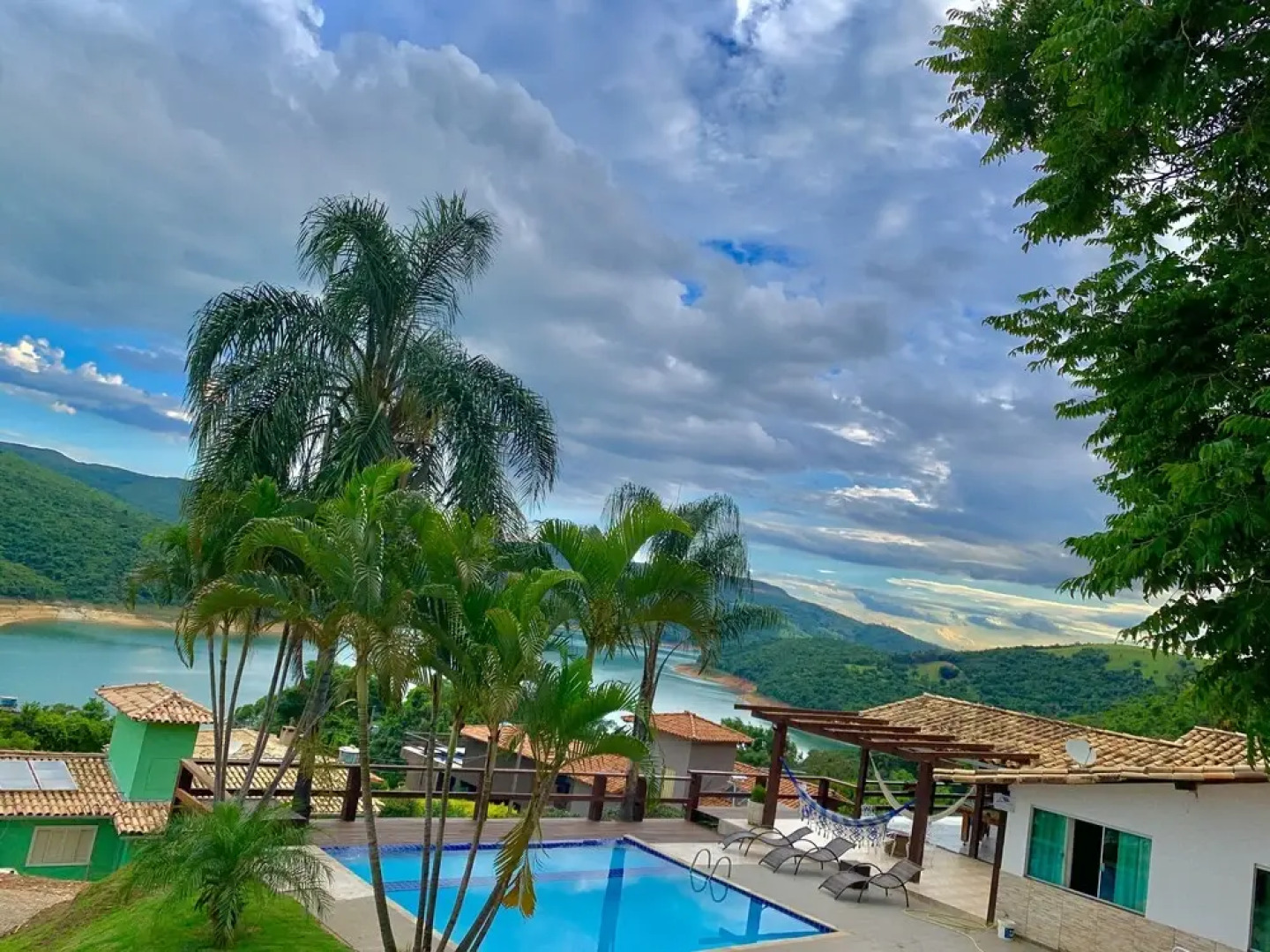 Vista do Lago - Casa para 16 pessoas com 4 quartos