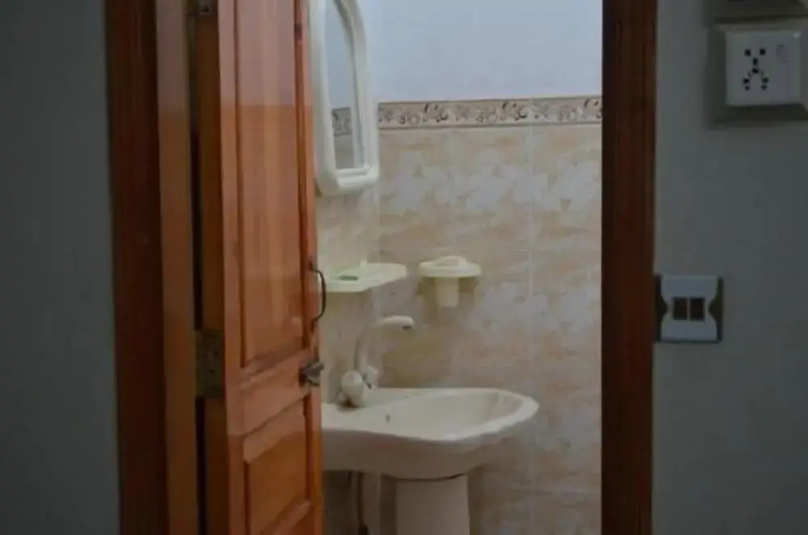 Grand Holidays Hotel