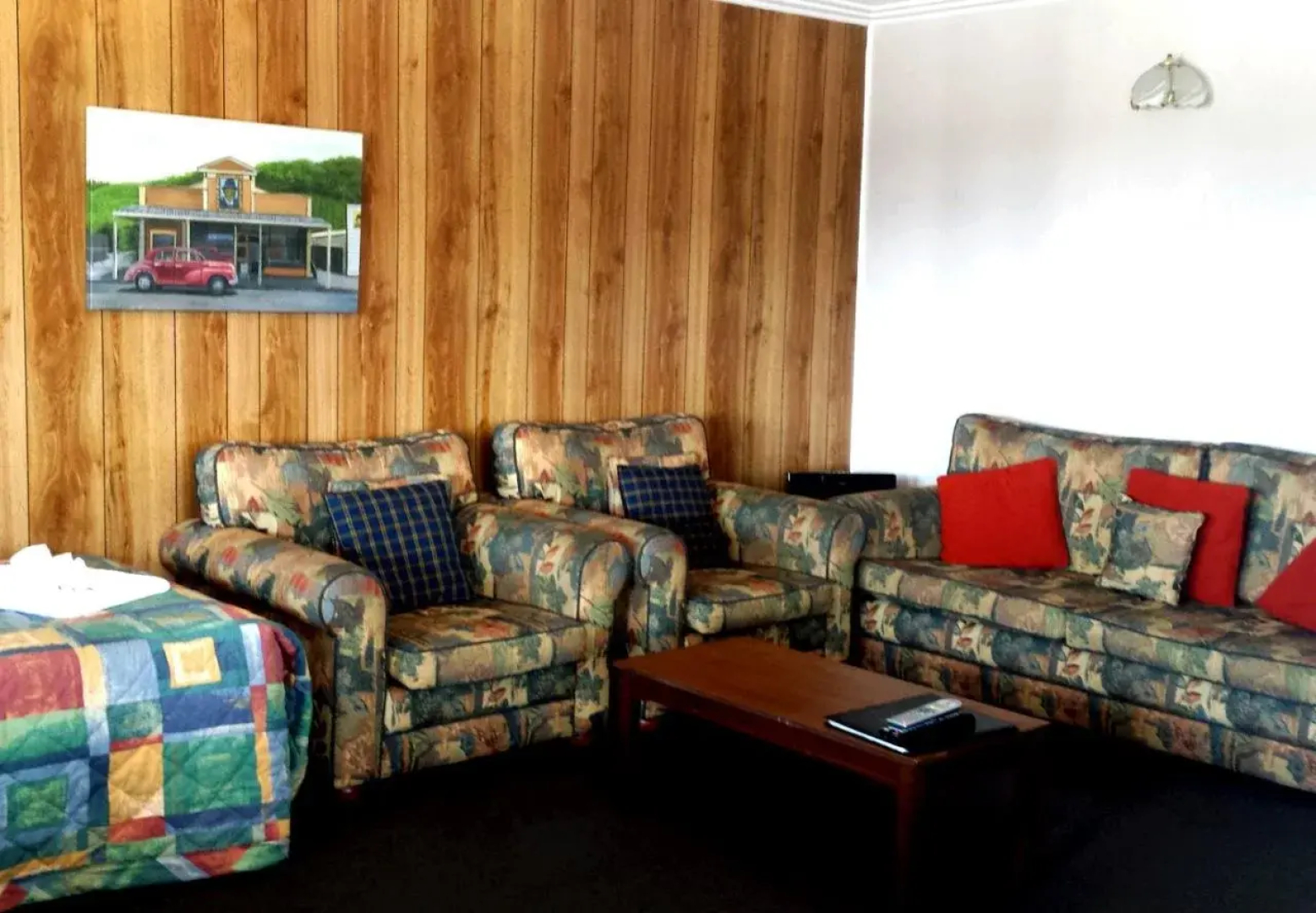 Lantern Court Motel