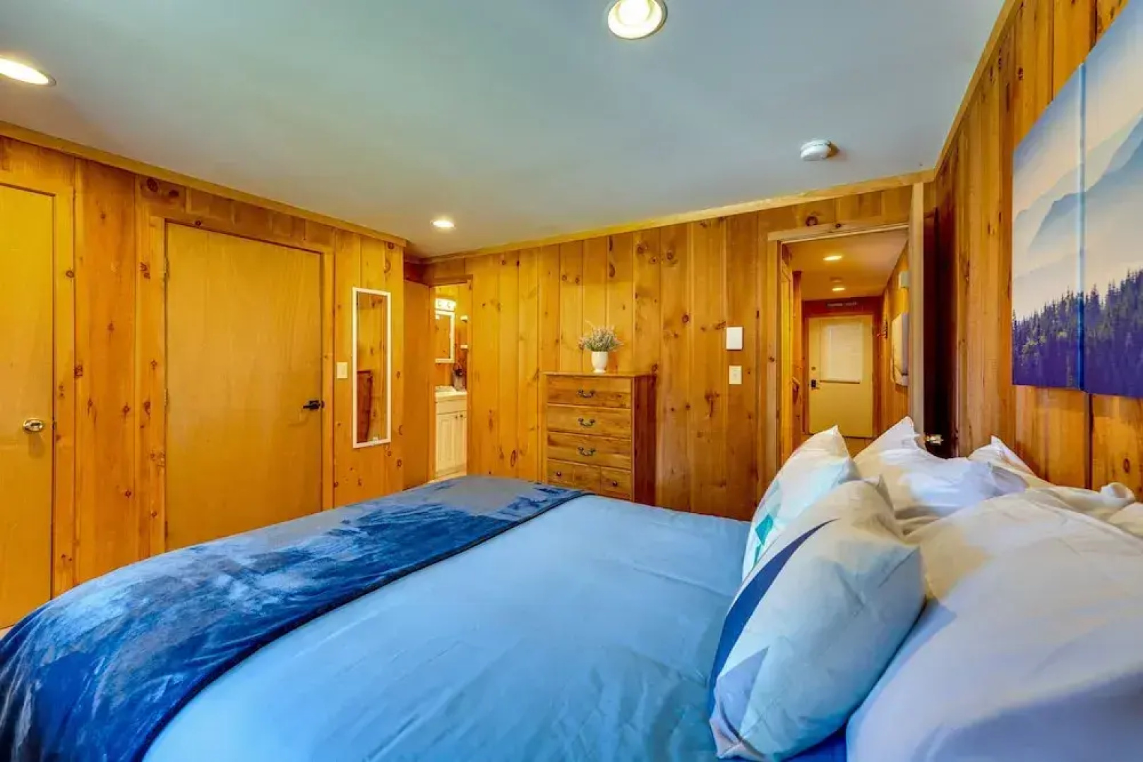 Relaxing Mountain Refuge: 4 Miles to Mt Snow!