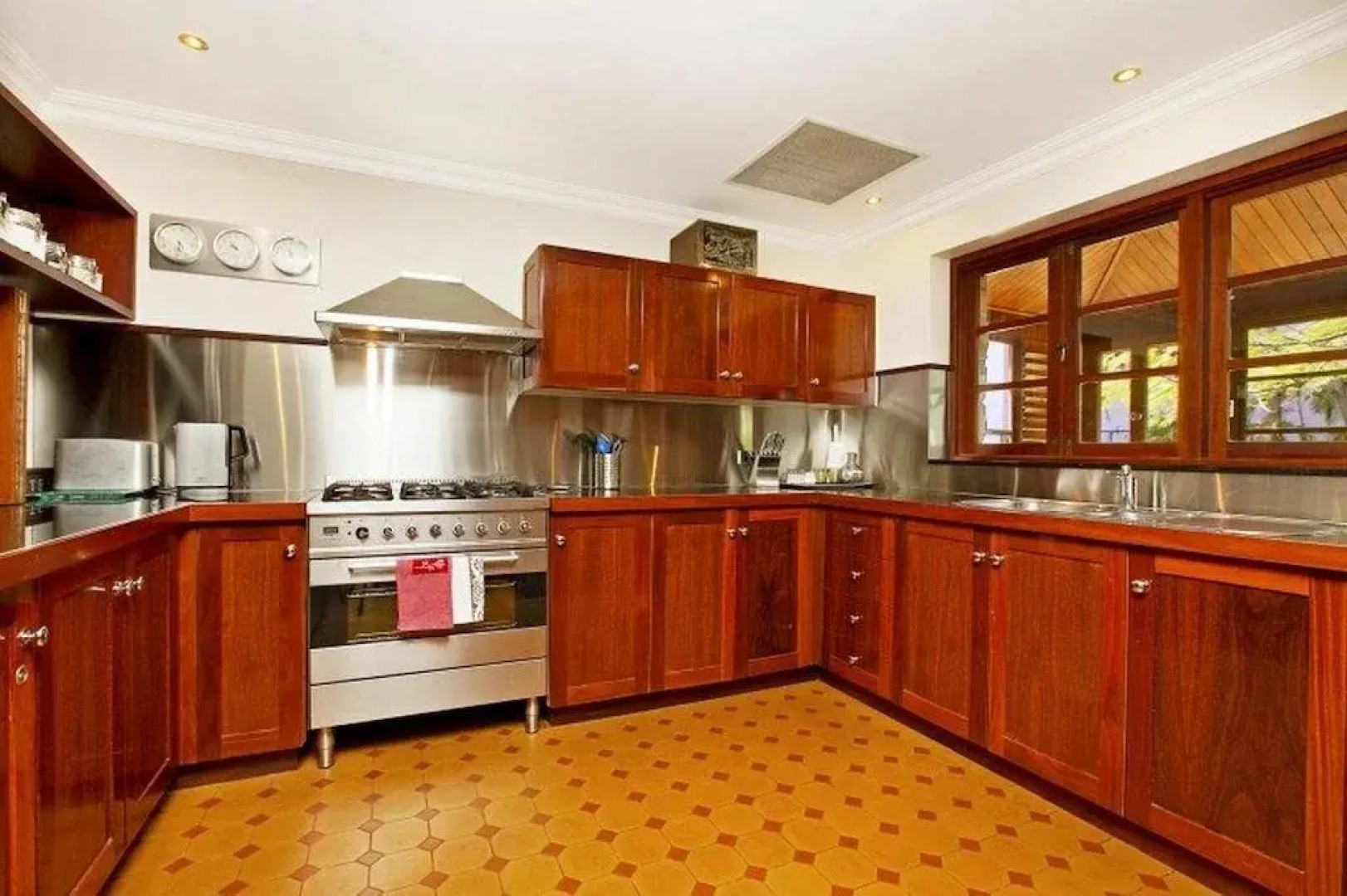 Mandalay Luxury Stay