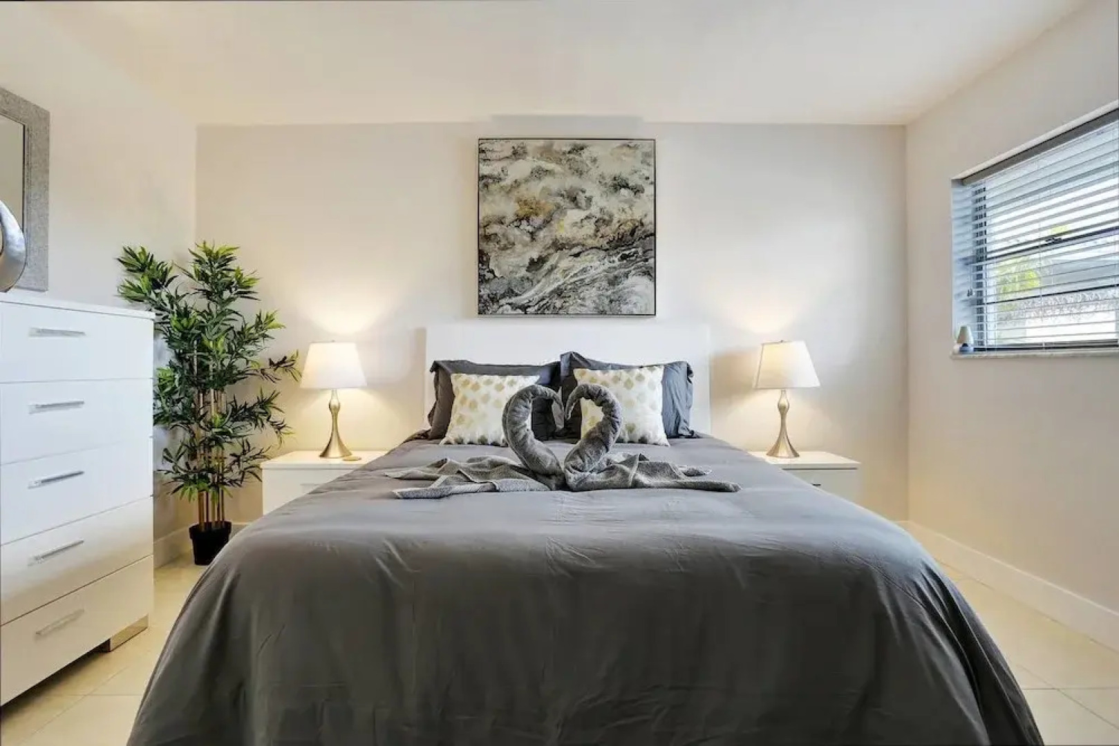 Stylish & Unique 1 BR Designer Waterview APT