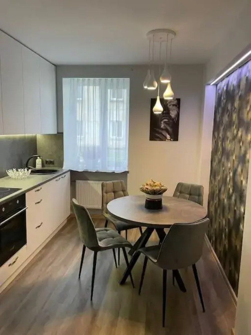 Just renovated 2 room apartment near the Palace