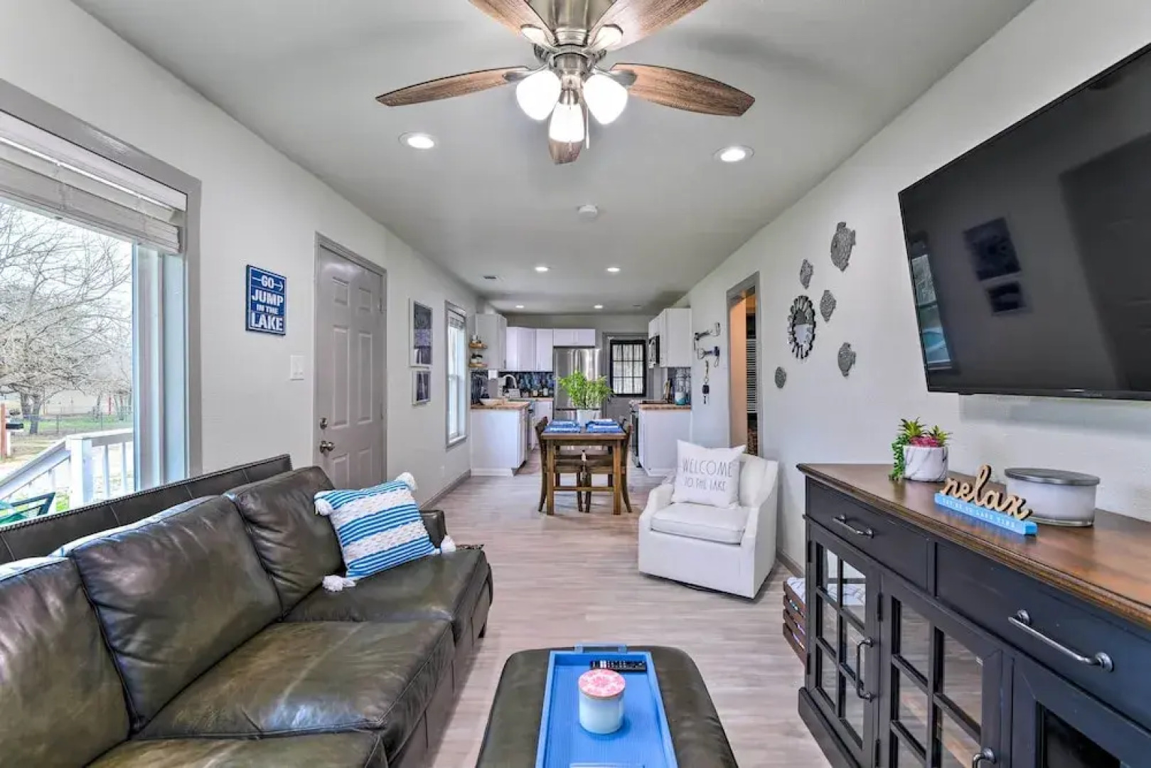 Lake Granbury Getaway ~ 1 Block to Waterfront