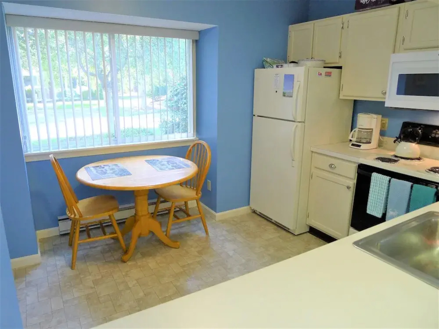 10 Gray - 2 Bedroom Condo