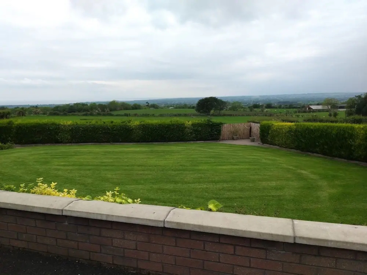 Captivating 8-bed House in Antrim