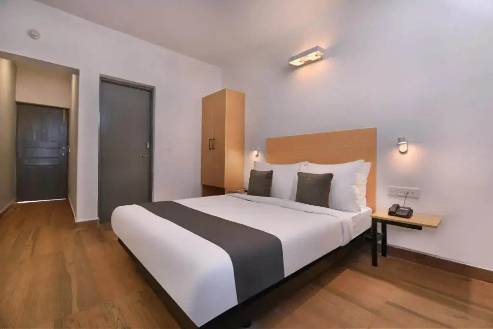 OYO Townhouse 256 Silver Palm Resort