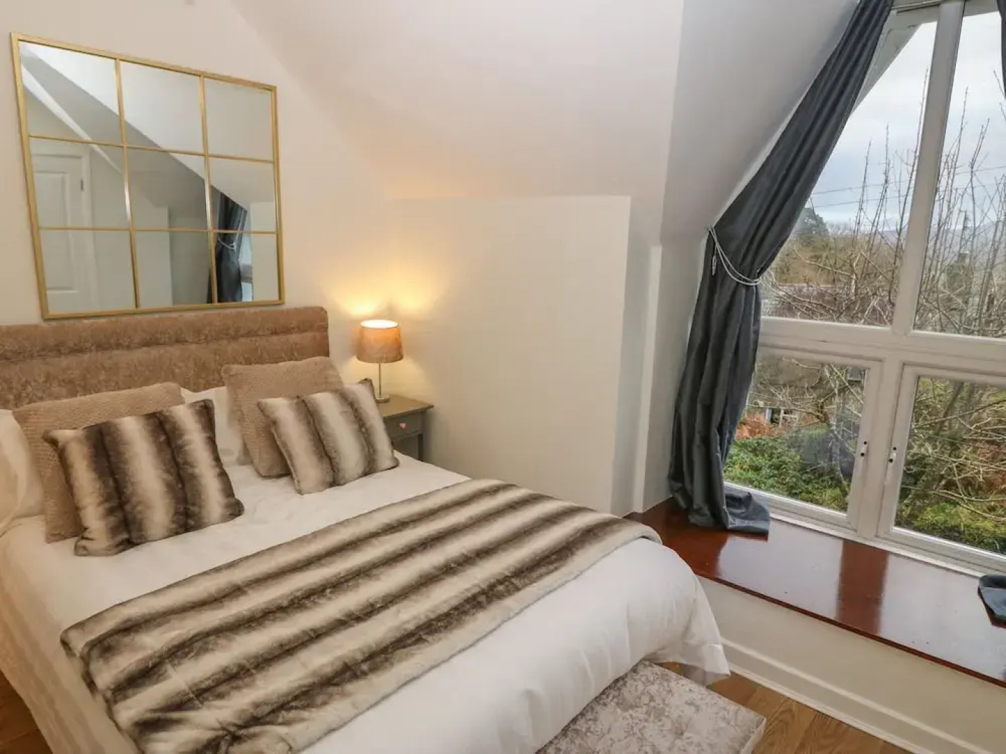 Yr Hen Ysgol, The Old School