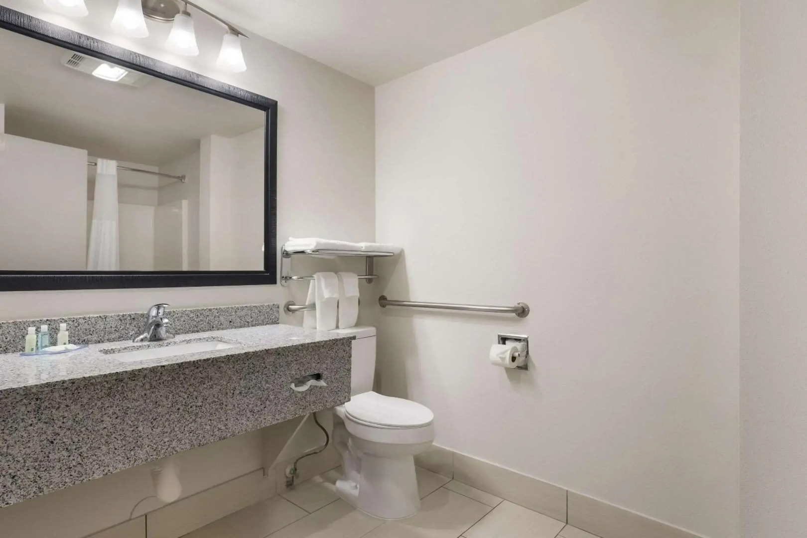 Quality Suites Tulsa I-44