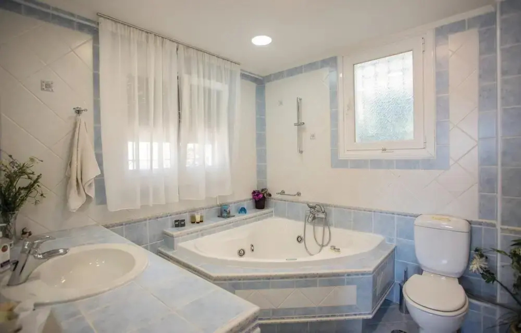 Awesome Home in Kaki Thalassa-keratea With 4 Bedrooms and Wifi