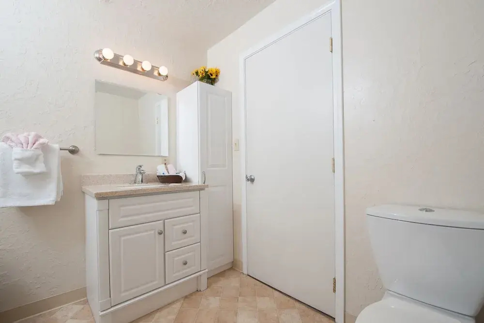 Lake Point Hideaway 3 Br home by RedAwning