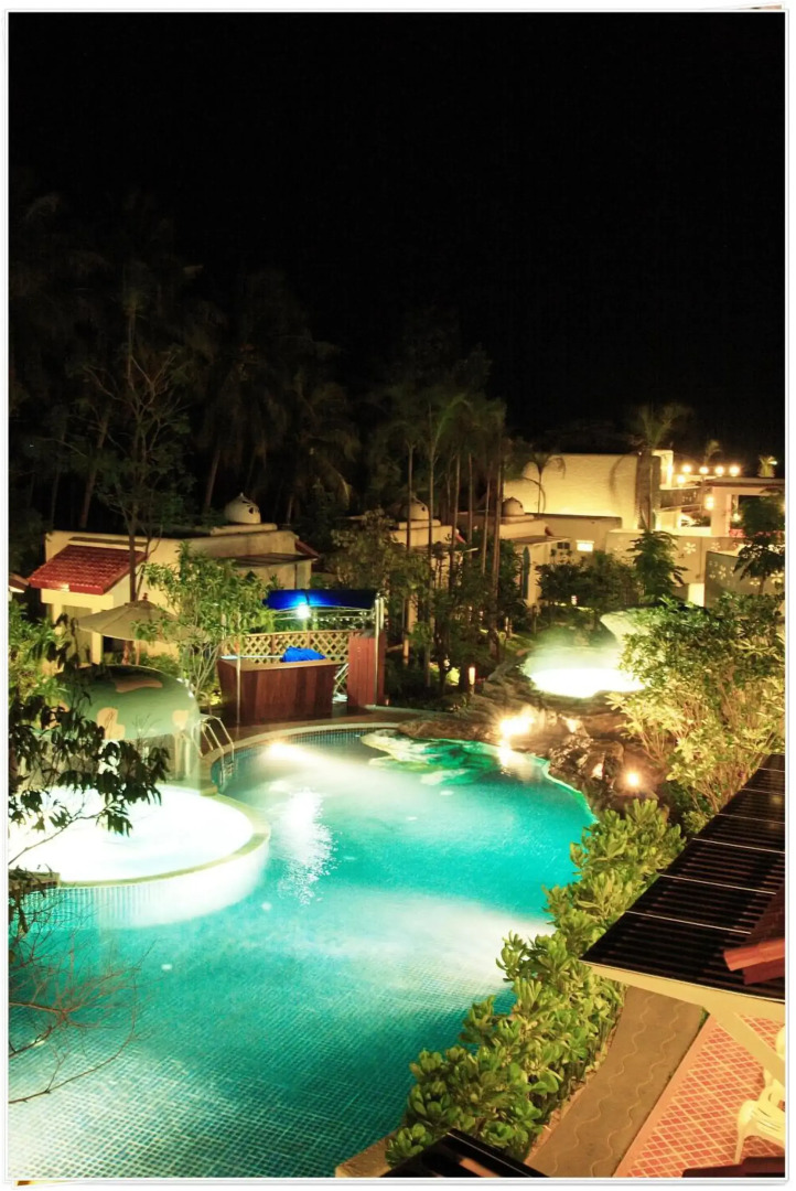 Baan Montra Beach Resort