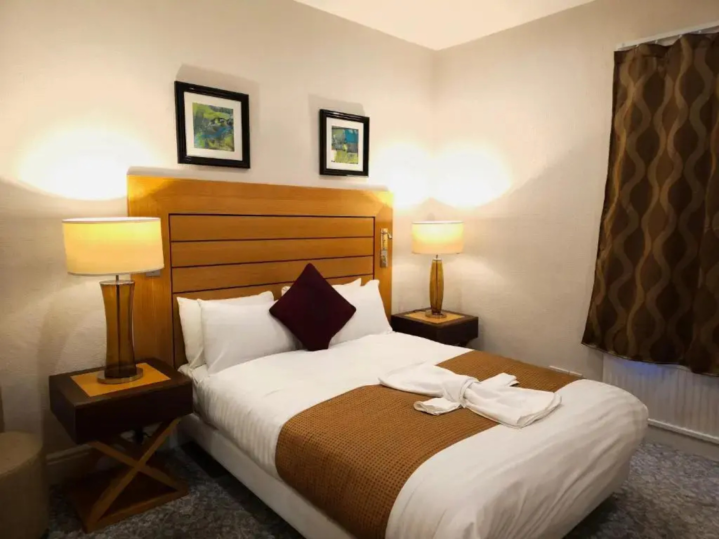 OYO Crown Hotel Stone