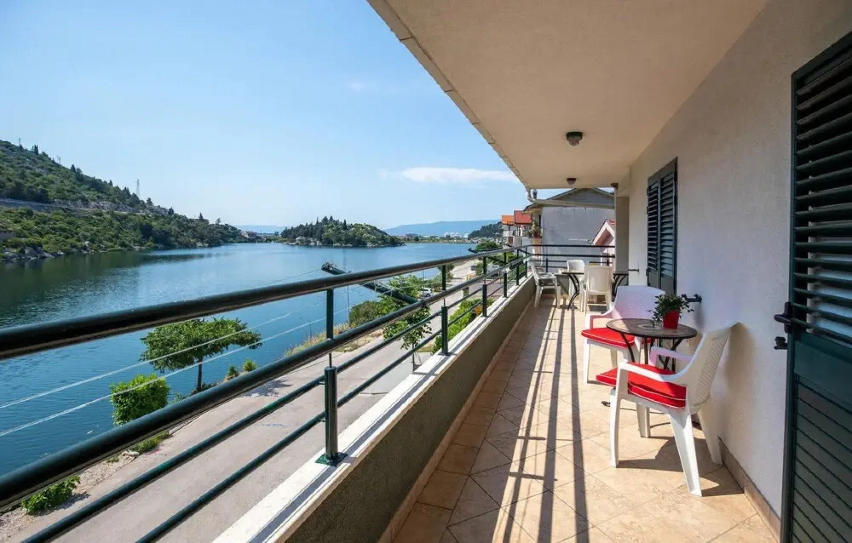 Nice Apartment in Ploce With Wifi and 5 Bedrooms