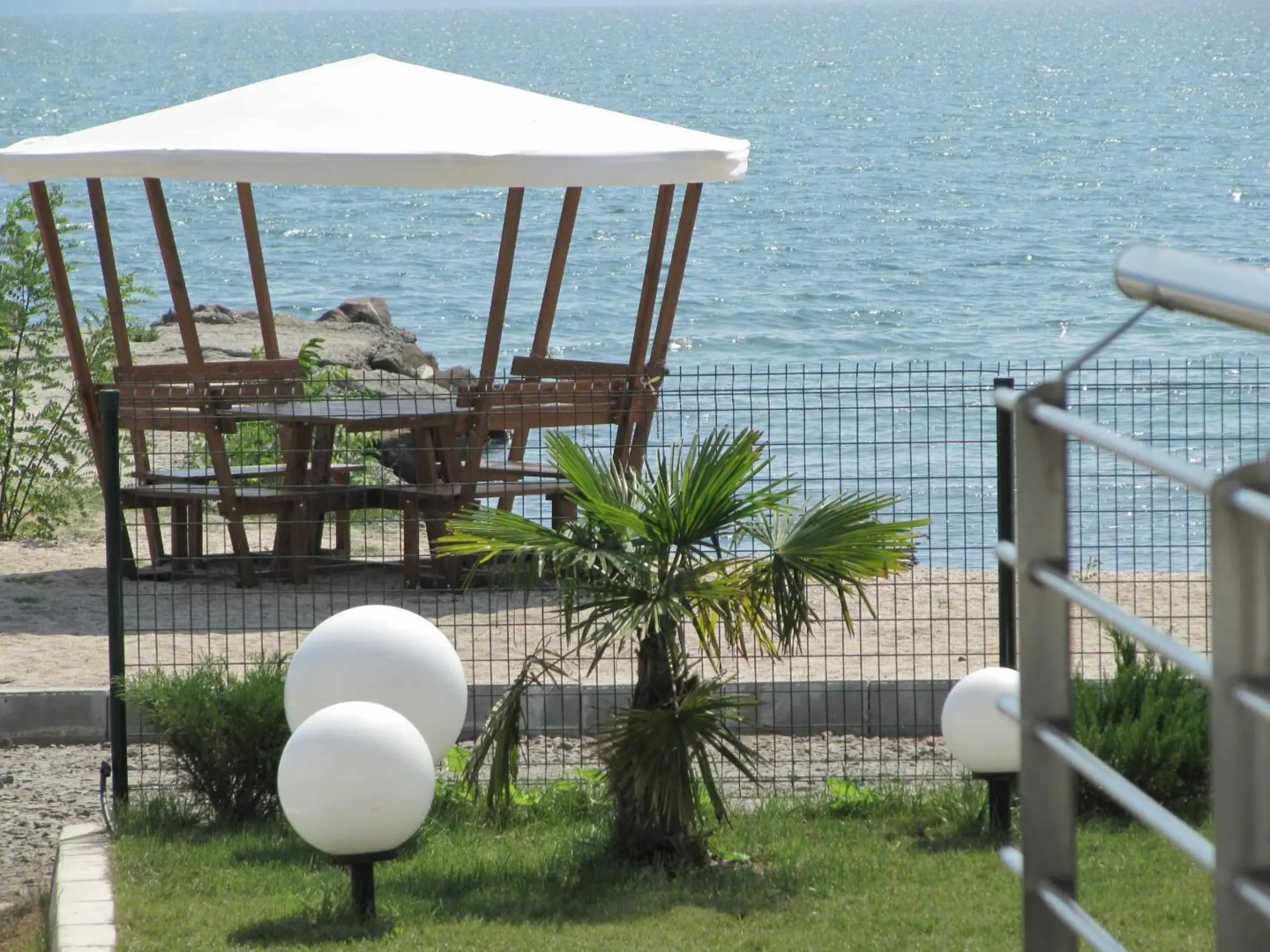 White Sails Apartments