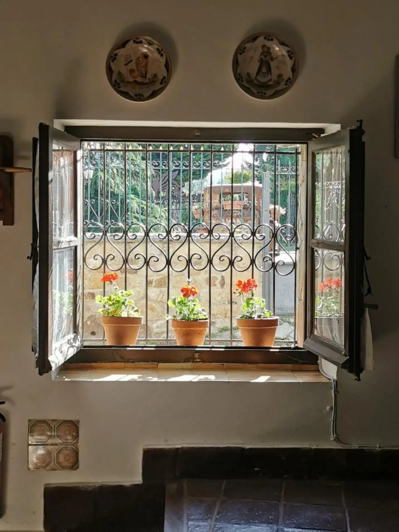 Casa independiente y completa con una habitación "Venta de Cidones"