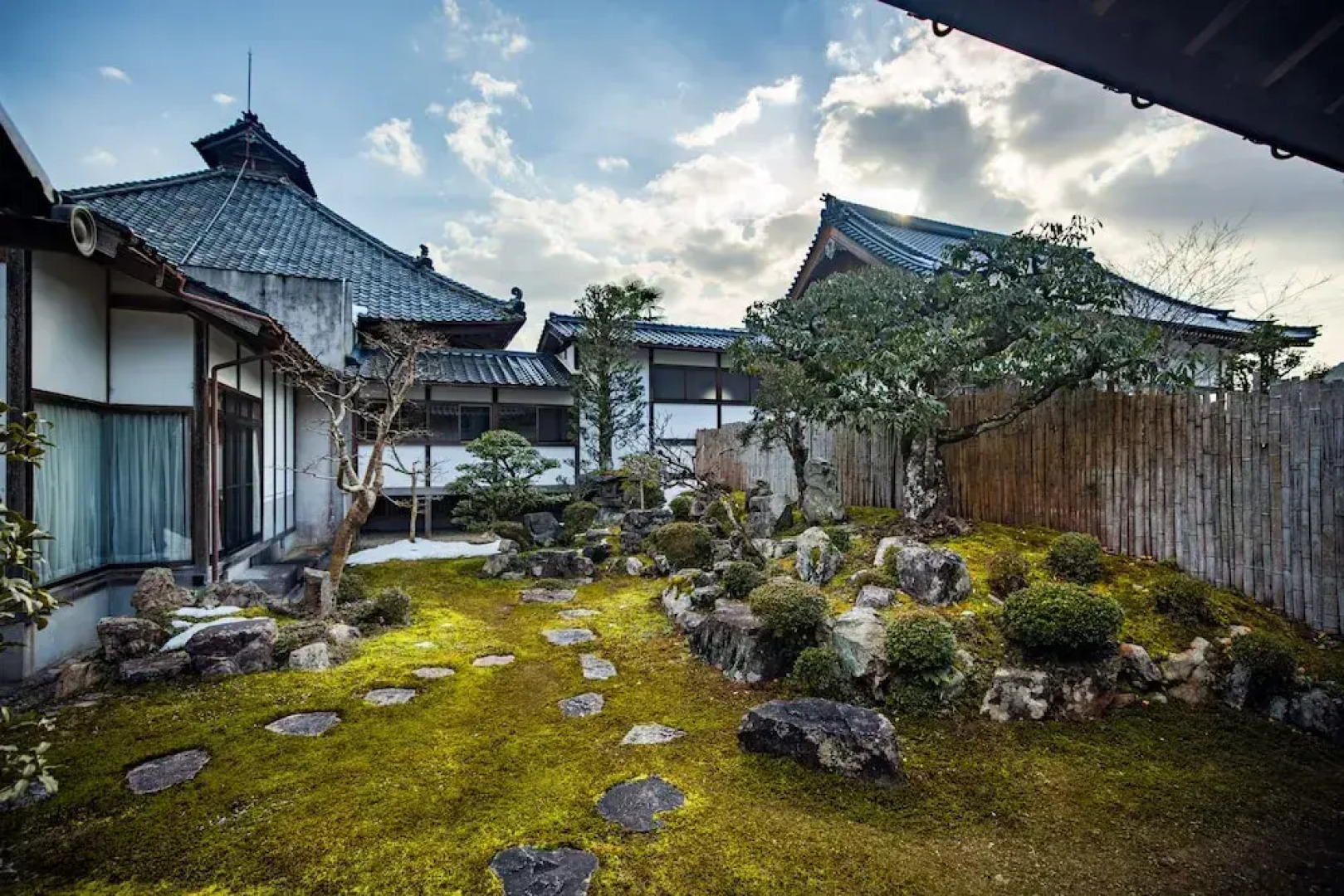 Temple Hotel Shorekizi