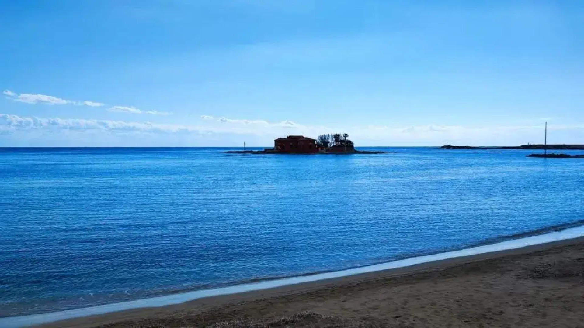 via dei pini n°63 int. 1