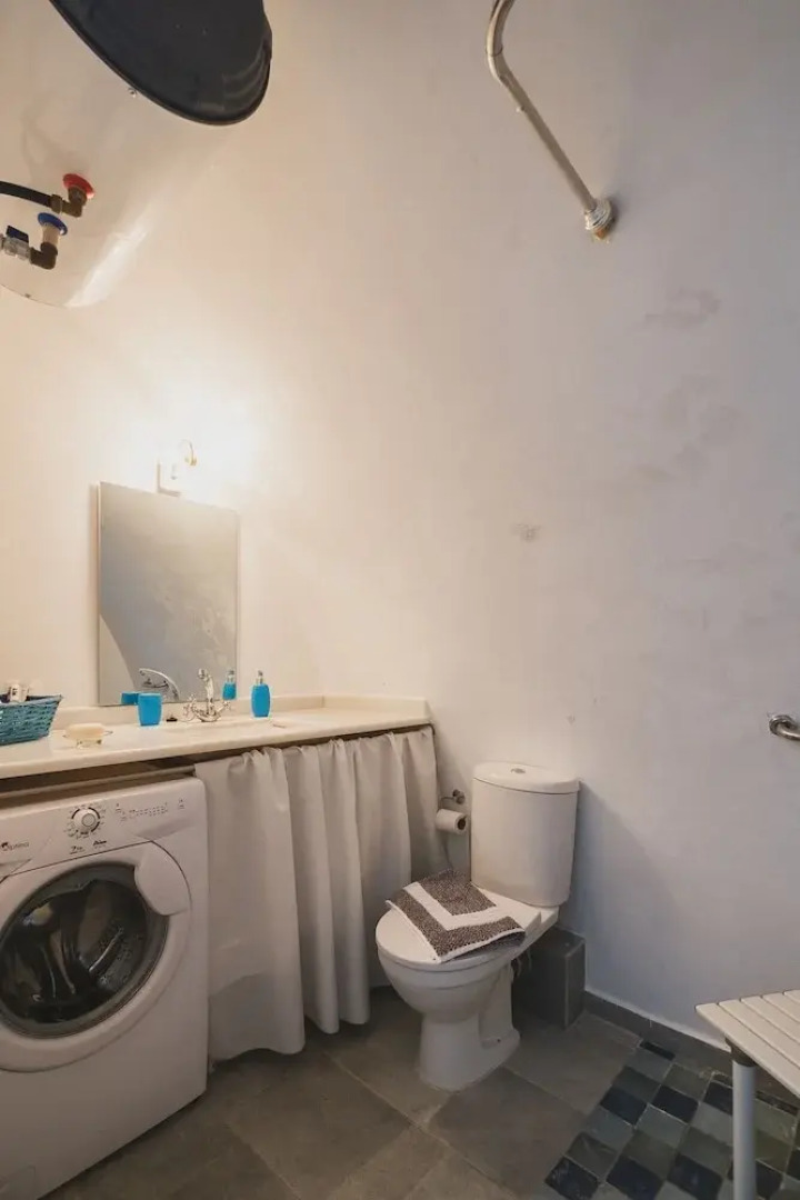 Karavos View - A Unique Artists' Hideaway Paradise