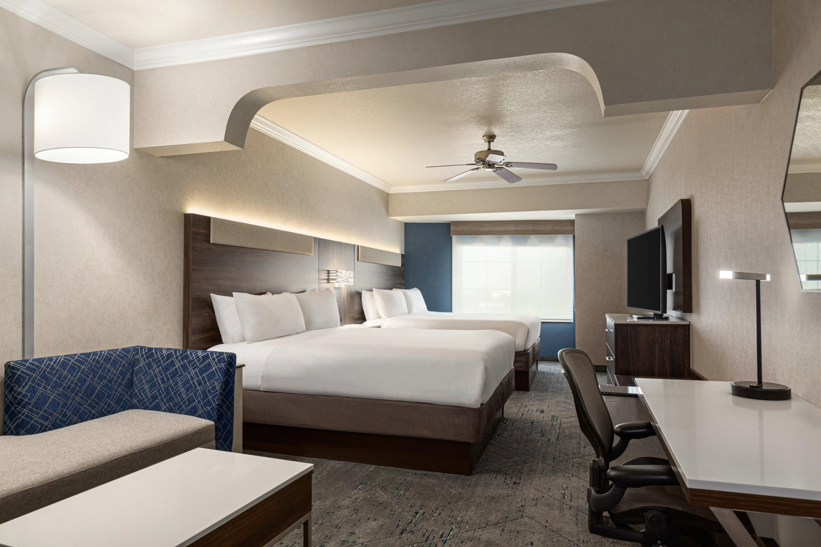 Holiday Inn Express and Suites Bakersfield Central by IHG