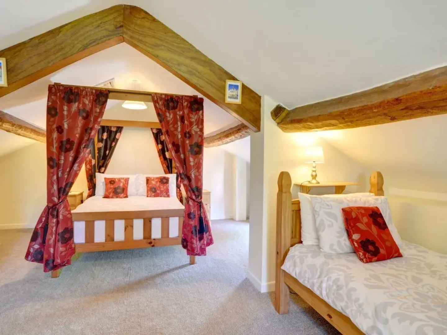 Pretty Holiday Home With Sunny Garden and a Comfortable Four-poster bed