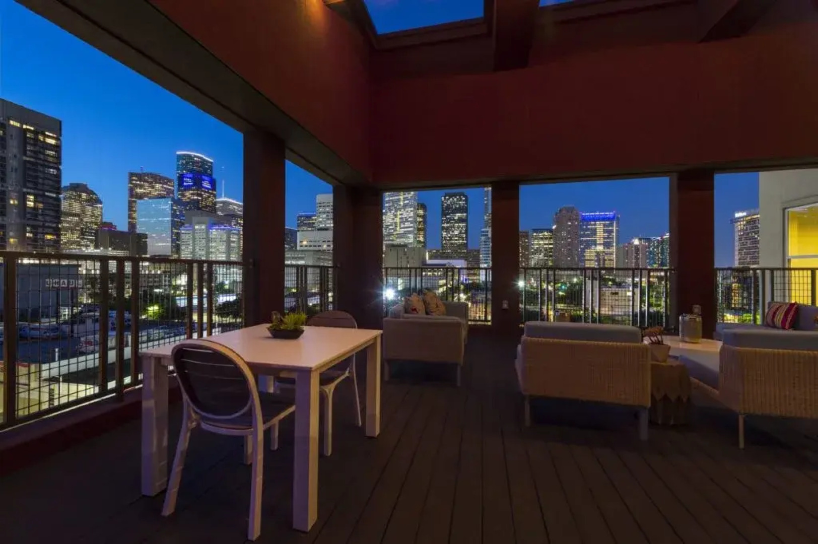 Spacious Apt With Amenities! Downtown Location!