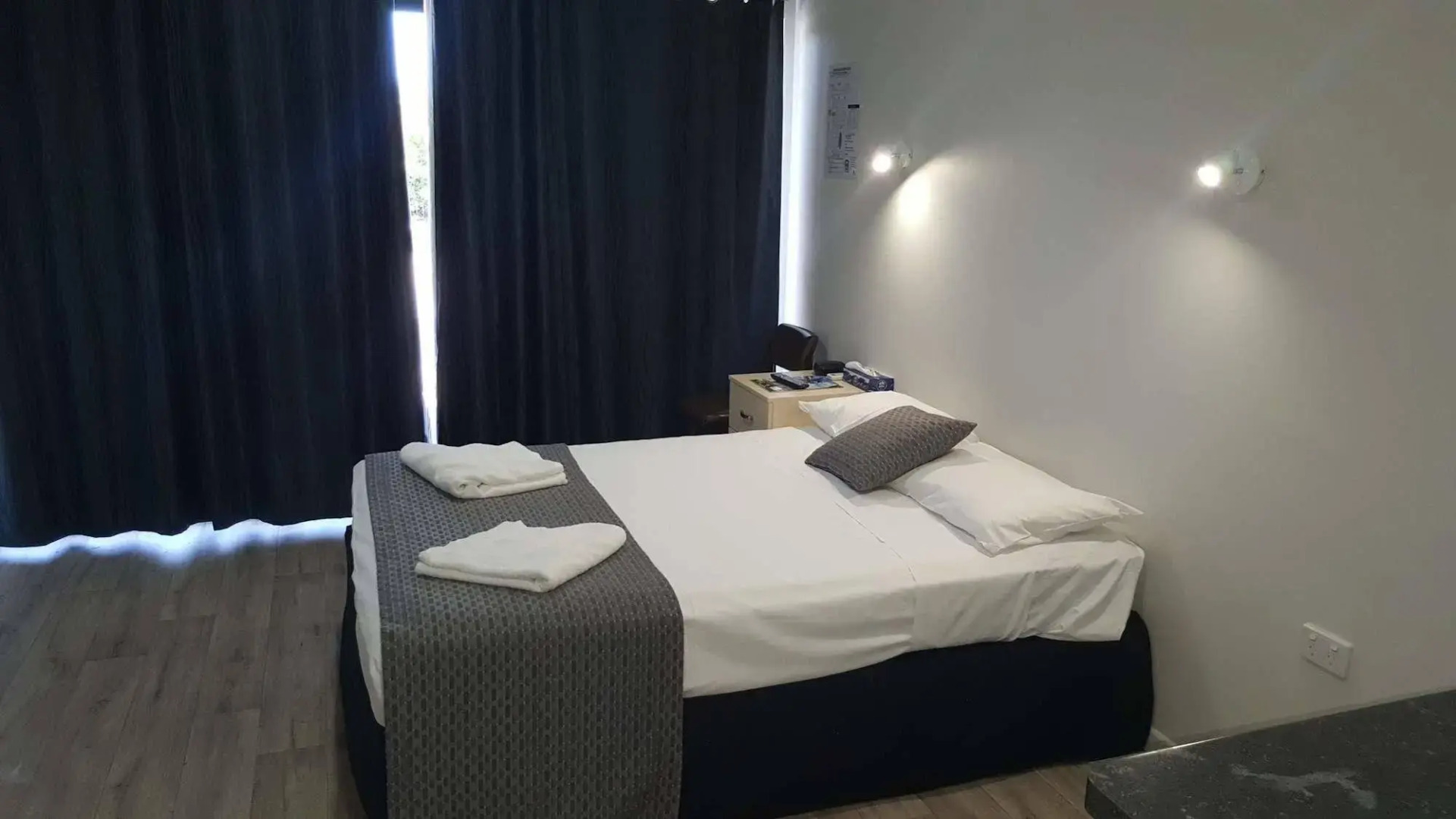 Nightcap at Queens Beach Hotel