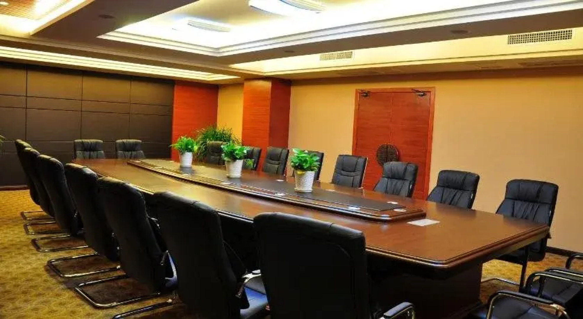 Harmonious Dunpu Hotel