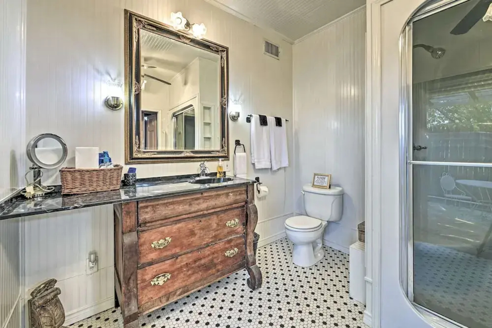 The Lilly House: Historic Glen Rose Home w/ Porch!