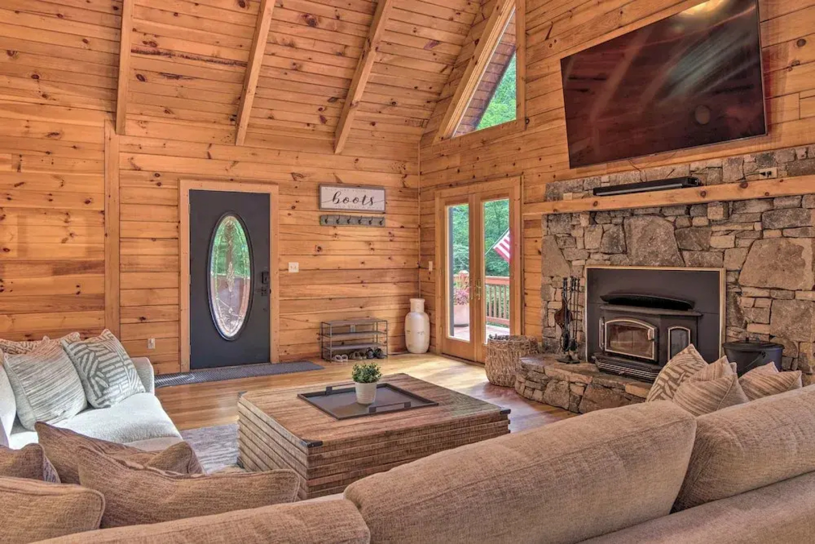 7 Mi to Ski Slopes: Mars Hill Cabin w/ Hot Tub!