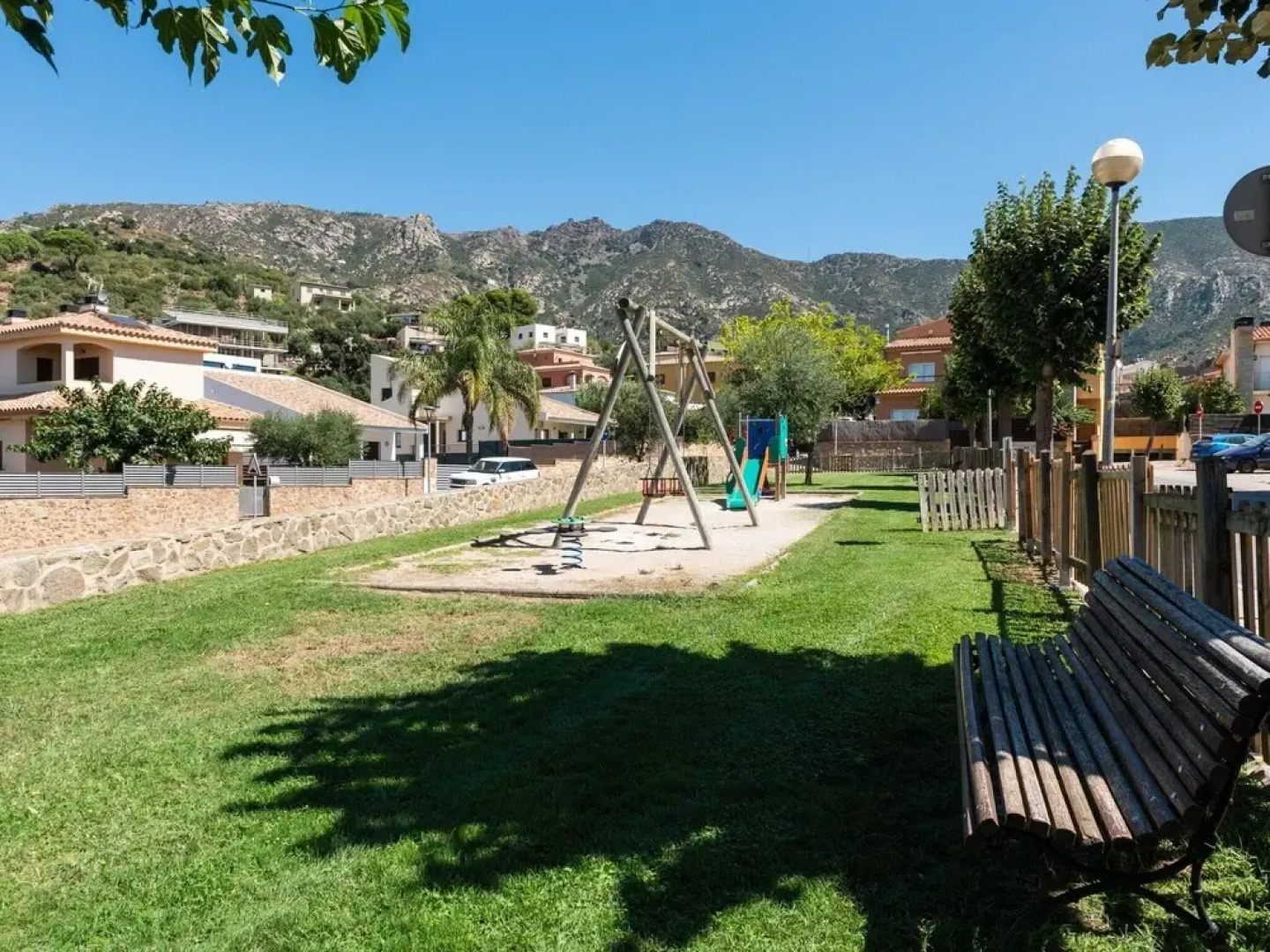 Splendid Mansion in Palau-Saverdera near Sea