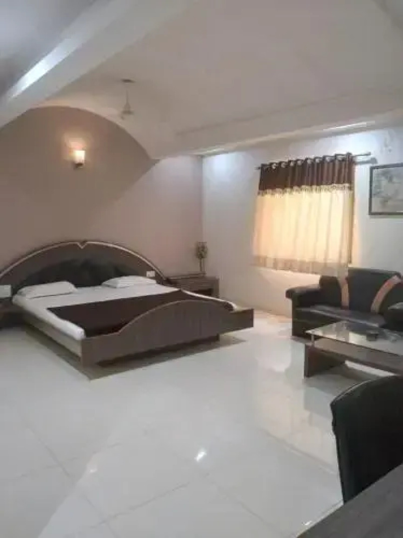 Capital O 82556 Hotel Pride