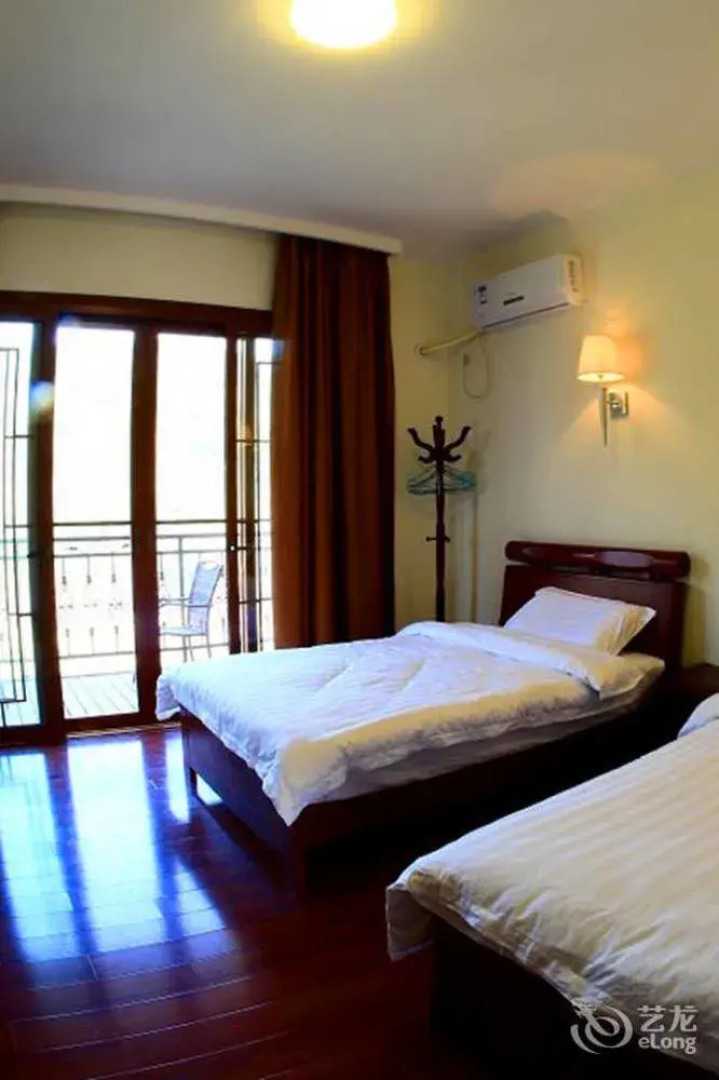 Wuyuan Huayuan Mountain Villa