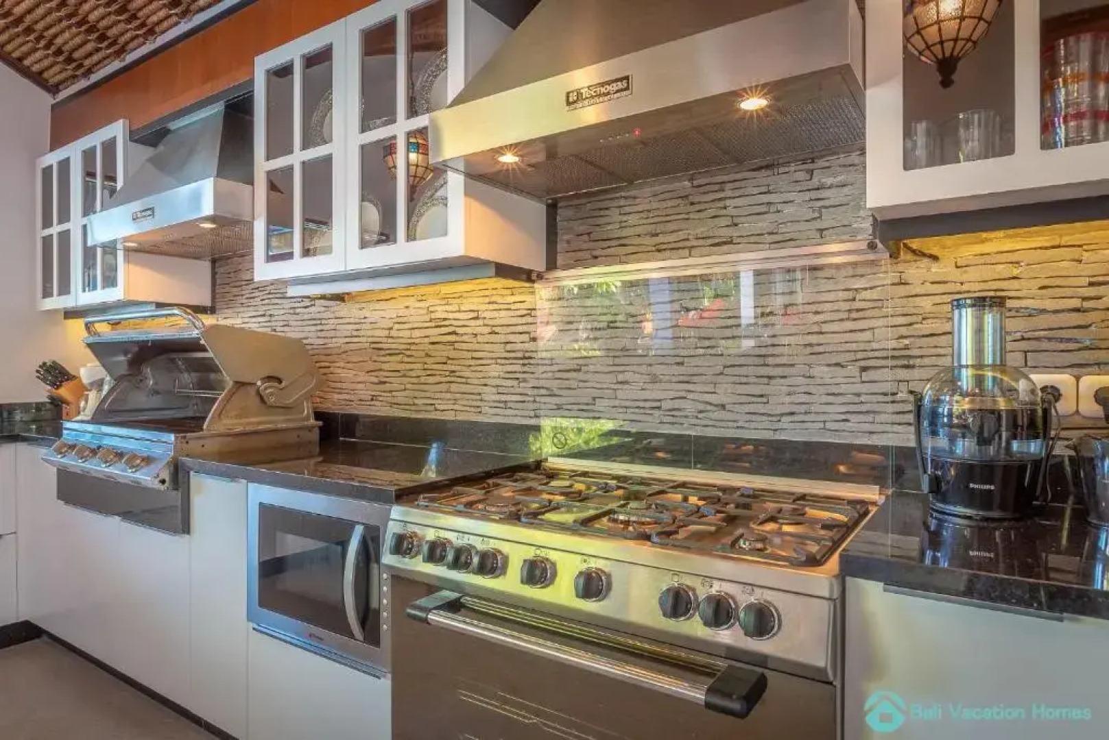 Villa Kamboja - Intimate Luxury Lovina Beach Villa