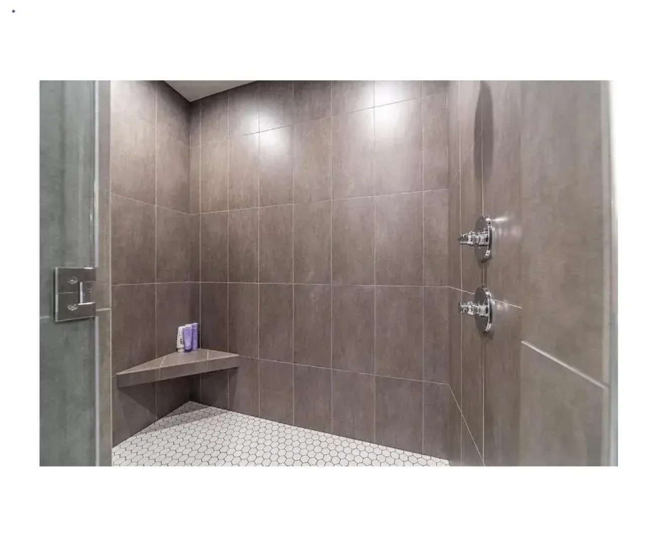 Premium 4BR/3.5B modern home near beach, skiing and downtown. Ping pong + bikes.