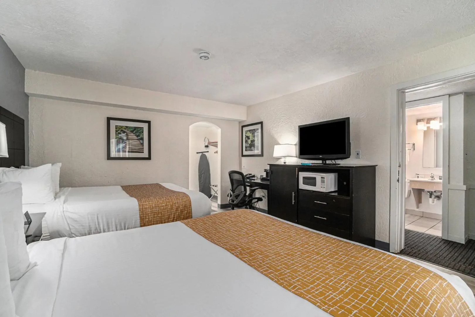 Travelodge by Wyndham Traverse City MI