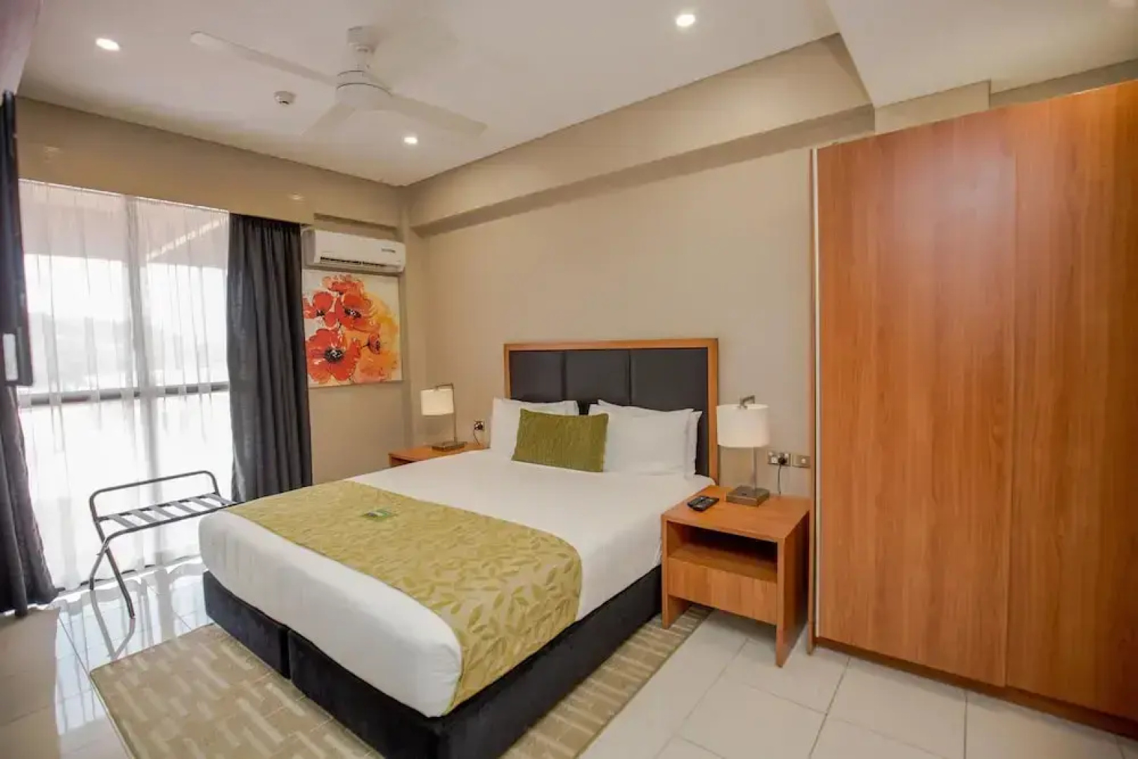 Ela Beach Hotel & Apartments