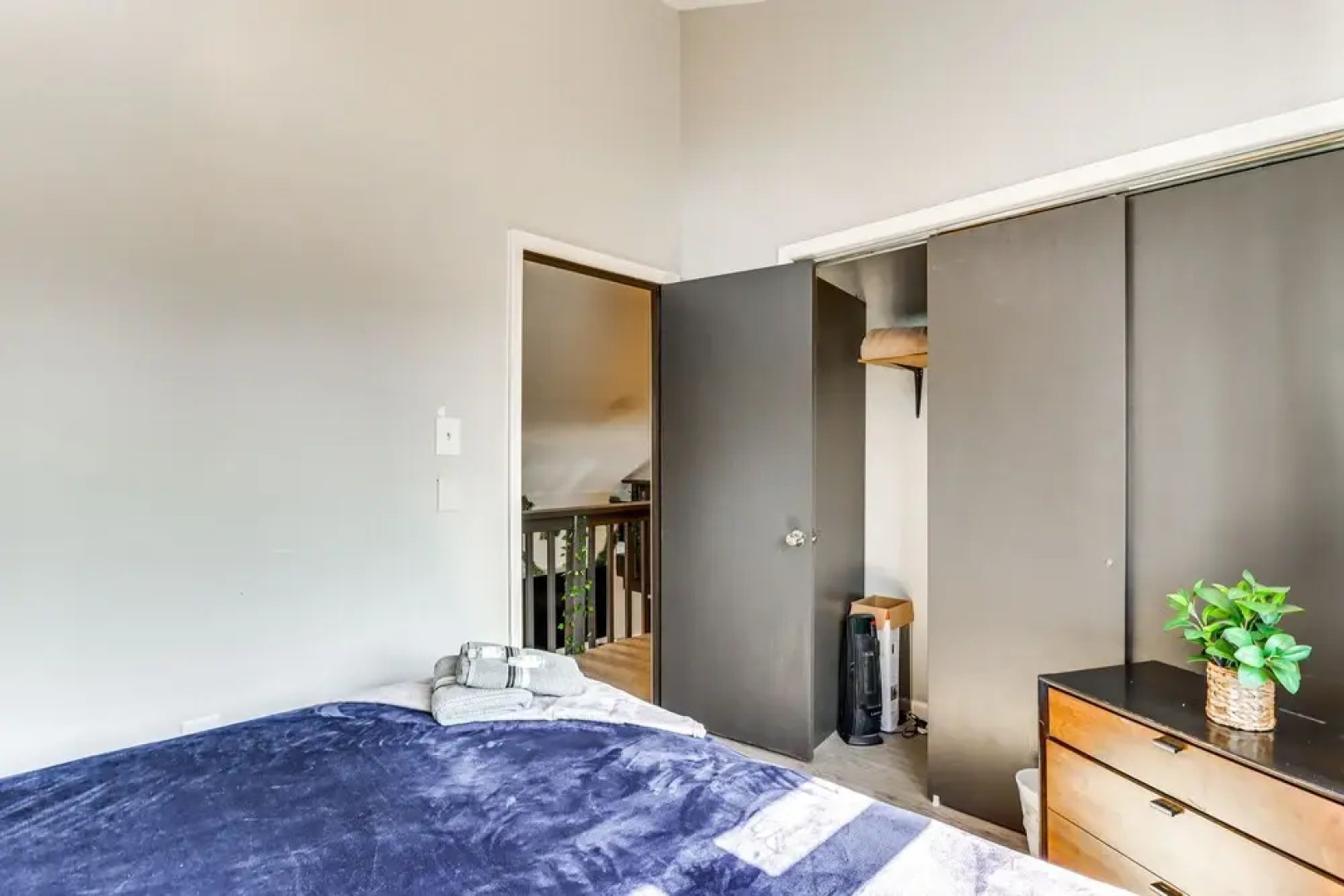 Pet-friendly Tobyhanna Retreat w/ Deck & Playset!