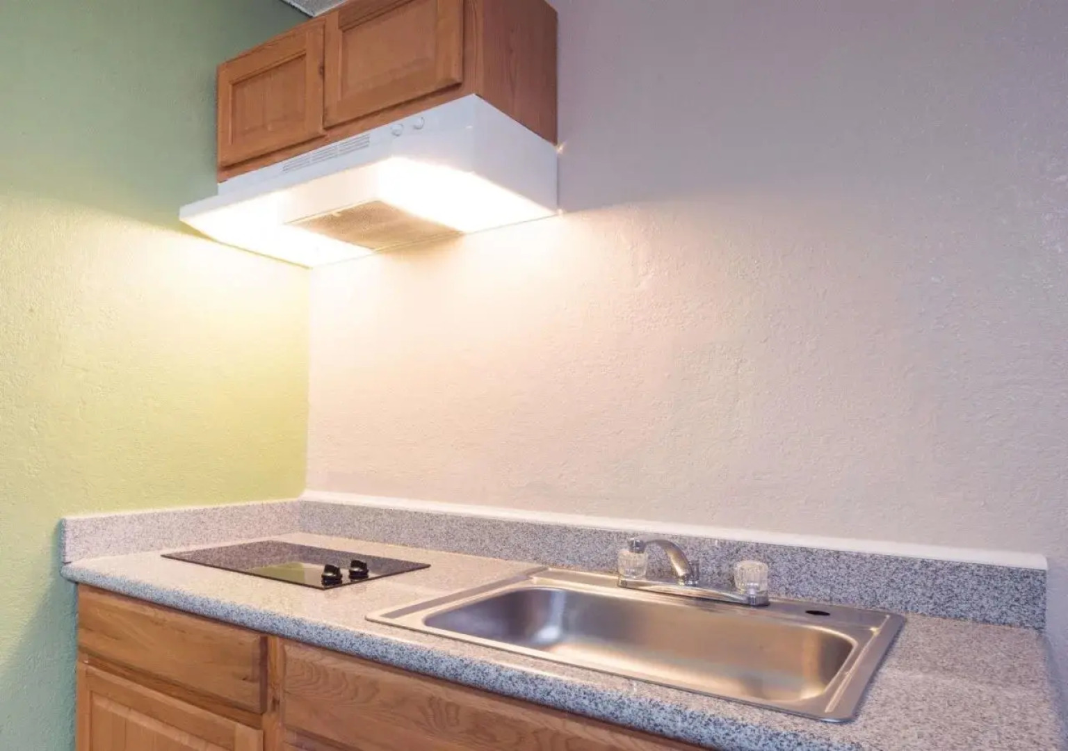 Executive Inn and Kitchenette Suites