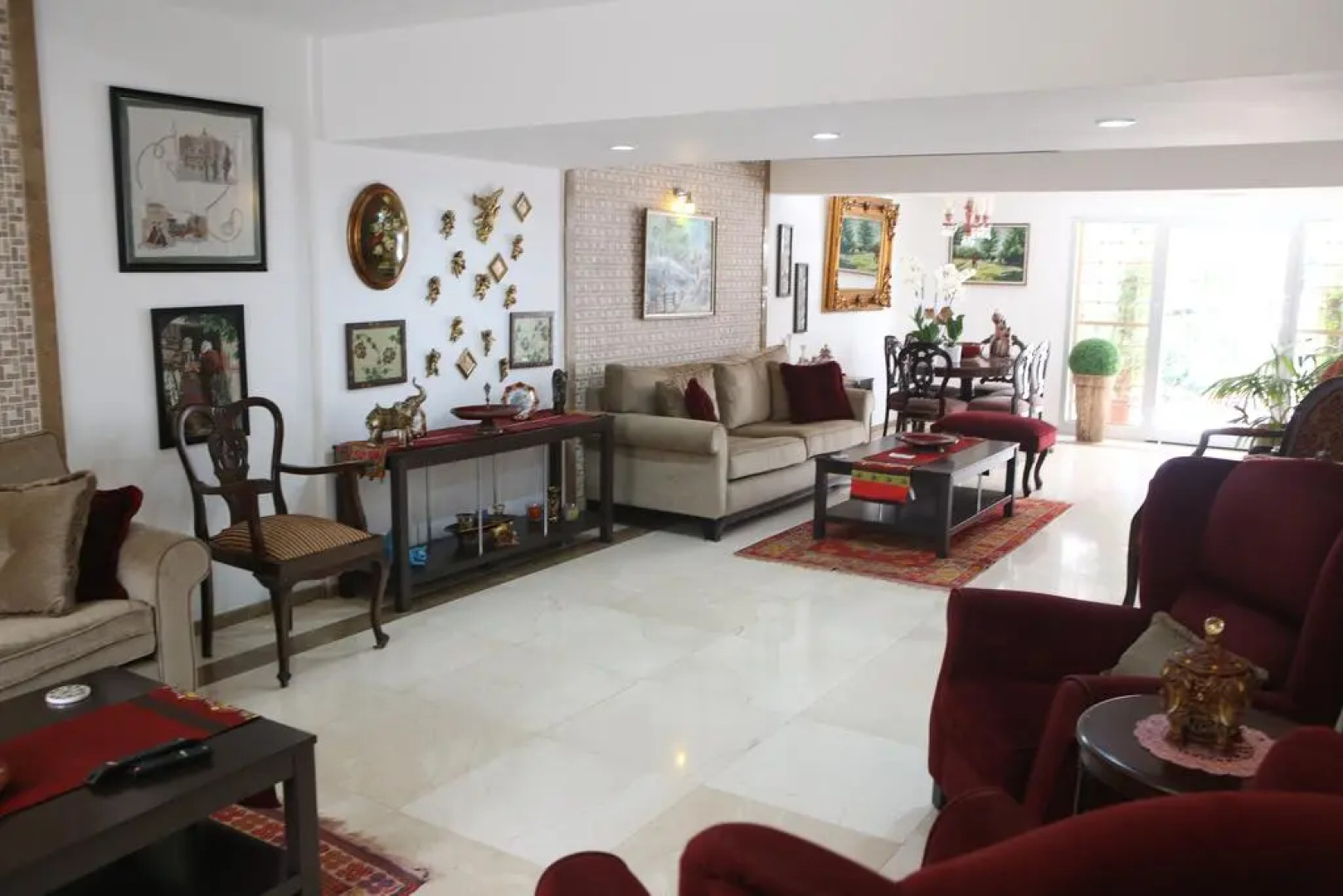 7. Art Feslegen Hotel