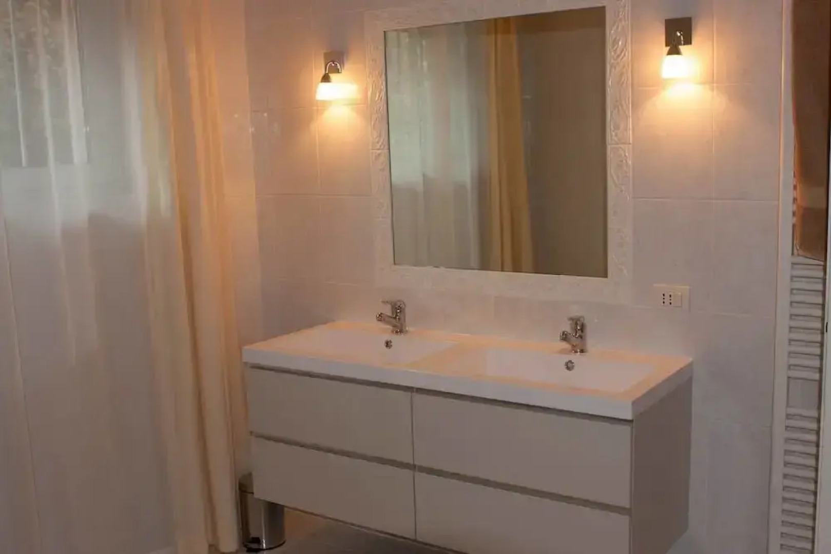 Stunning 4 bed Villa With Private Pool, Bbq, Wifi, Lake Views, Walking Distance to Restaurant